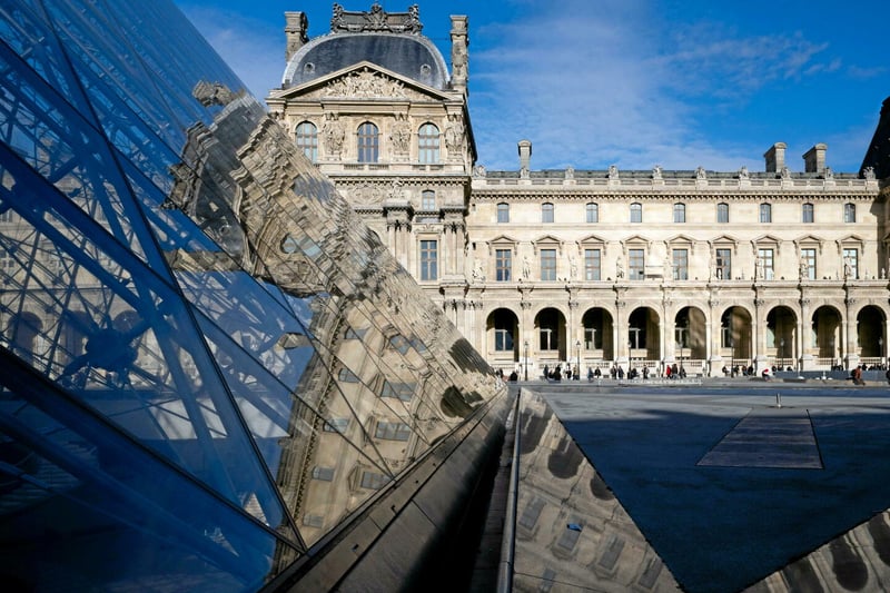 Des billets plus chers pour les étrangers ? L’idée n’est pas exclusive au Louvre (ni à la France)