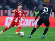 Erst 17 Jahre alt und schon Messi-Vergleiche: Lennart Karl begeistert beim FC Bayern