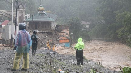 Au moins 145 morts en Thaïlande et 174 décès en Indonésie dans des inondations qui frappent l'Asie du Sud-Est