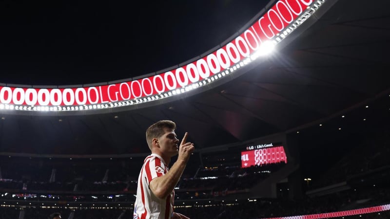Un doblete de Sorloth mantiene al Atlético en una nube