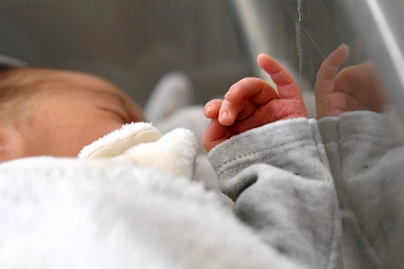 Cher : des syndicats de médecins dénoncent le projet de prime à l’accouchement d’un maire