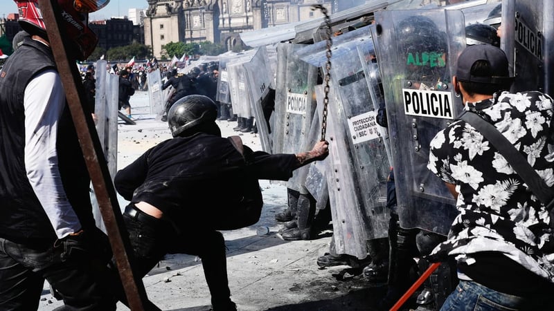 Mexiko: Schwere Ausschreitungen bei Protesten – Dutzende Verletzte