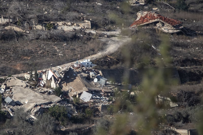 İsrail, Lübnan'ın güneyinde bir araca İHA saldırısı düzenledi