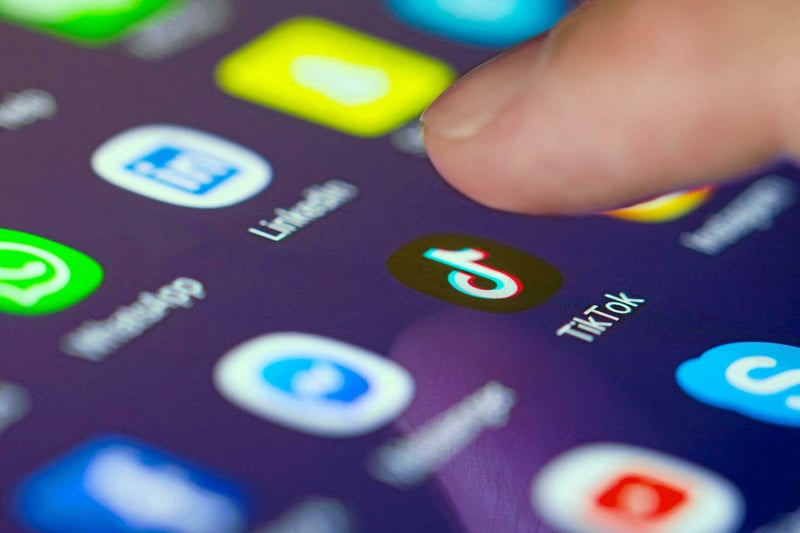 « Dans la France de Macron » : le cri ironique de la génération Z sur TikTok