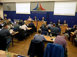 Kosten für 2700 Beschäftigte: Rostocker OB nach Millionenkredit für Personal in der Kritik