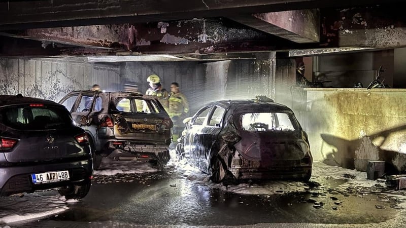 Kahramanmaraş’ta otopark yangını: 3 araç hasar gördü, 18 kişi dumandan etkilendi