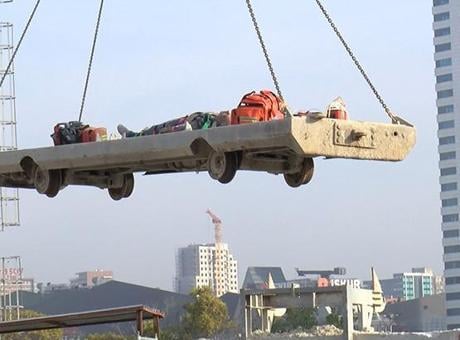 18 metre derinlikteki tünelde kaza geçiren işçi vinçle çıkarıldı