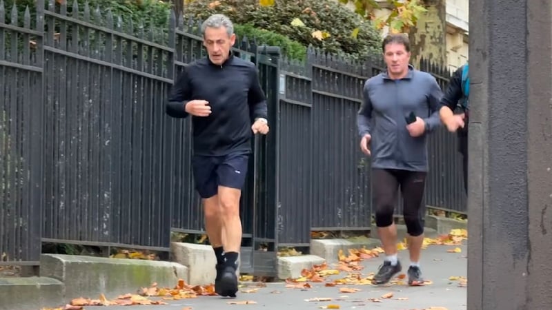 Nach 3 Wochen Knast - Sarkozy joggt in Freiheit!