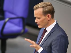 "Menschen werden tot operiert": Streeck legt bei Therapiestopp für Ältere nach