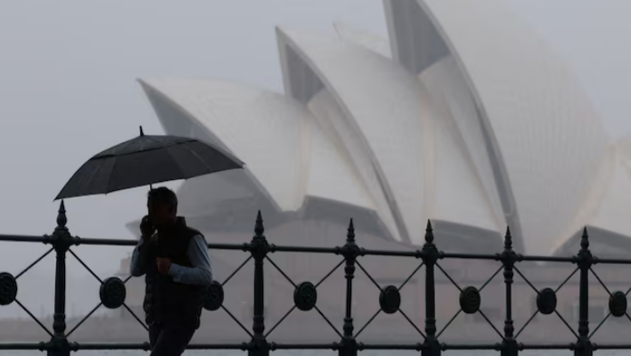 Fina Tropikal Siklonu, Avustralya'yı elektriksiz bıraktı
