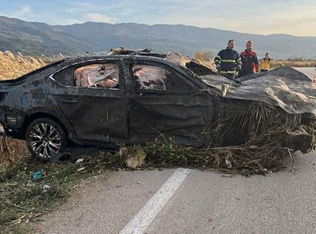 Tokat'ta otomobil devrildi! 2 ölü, 1 yaralı