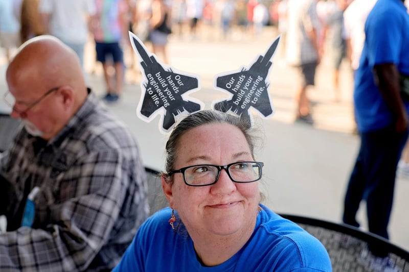 Boeing defense workers ratify new contract to end 3 month strike in the Midwest