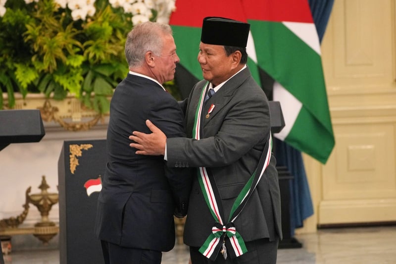Jordan's king and Indonesia's leader hold talks on economic ties and Gaza
