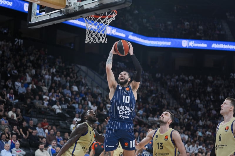 Nefes kesen maçta kazanan Anadolu Efes