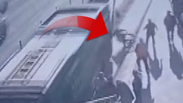 Metrobüs istasyonunda feci olay! Engelli vatandaş hayatını kaybetti: O anlar kamerada