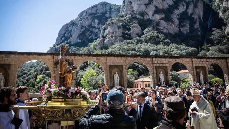 Montserrat atrae en su milenario a más público local y joven al santuario