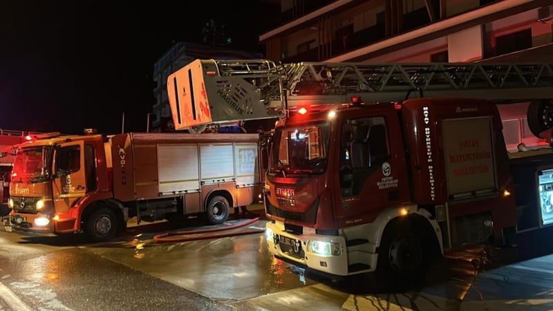 Hatay'da yangın paniği! 2 kişi öldü, 14 kişi hastanede tedavi altına alındı