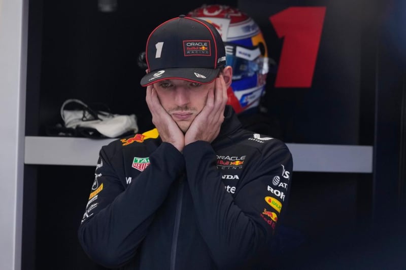 Bajón de Verstappen... en el peor momento: "El coche rebota como un idiota"