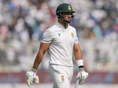 South Africa is 105-3 at lunch on the 1st day of the 1st cricket test against India