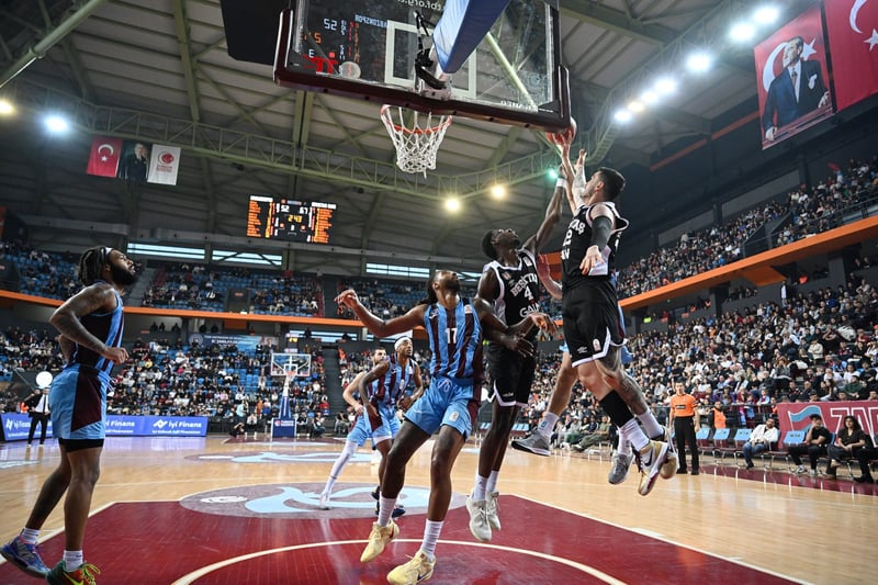 Beşiktaş GAİN, Trabzon'dan tarihi galibiyetle döndü