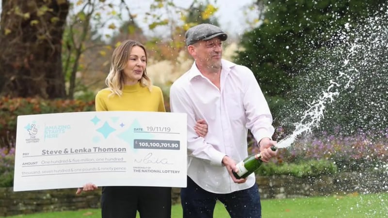 El acto de generosidad del ganador de 123 millones en Euromillones: "Me enseñaron que ayudara"