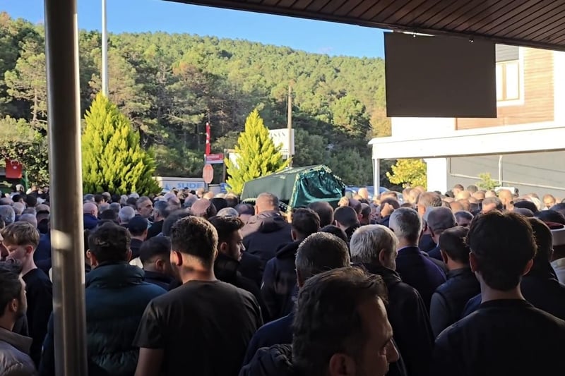 Dilovası’nda 6 işçinin yaşamını yitirdiği yangından 6 gün sonra hayatını kaybetmişti: Tuncay Yıldız toprağa verildi