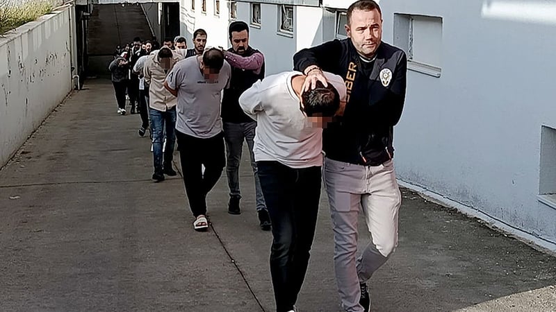 Gelen mesajla neye uğradıklarını şaşırdılar