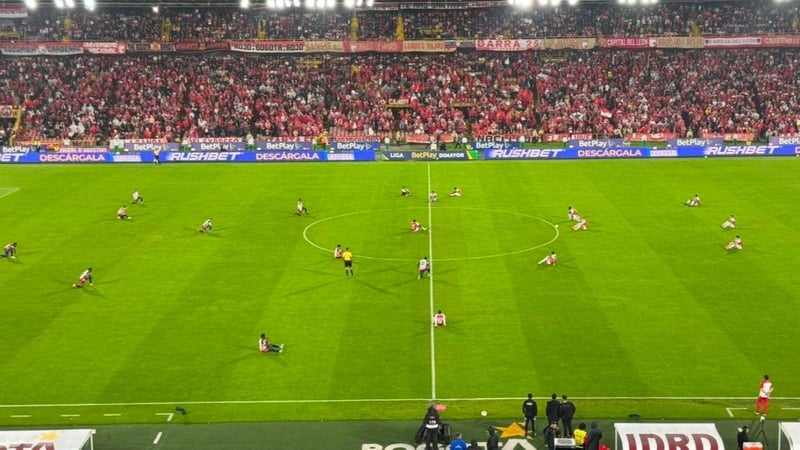 Foot: plus de 170 joueurs colombiens s’allongent sur la pelouse pour dénoncer leurs conditions de travail