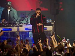 Erster Auftritt seit Doku: "Ich bin clean": Haftbefehl steht wieder auf der Bühne