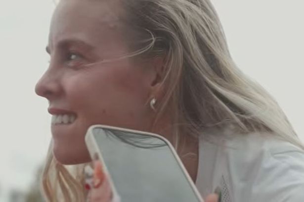 Keely Hodgkinson left shocked by Sir Mo Farah's private message after World Championships