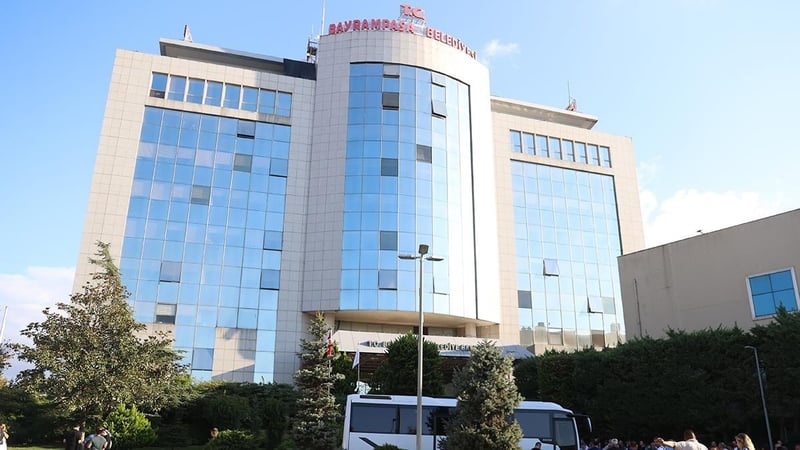 Bayrampaşa Belediyesi operasyonunda sürpriz tahliye