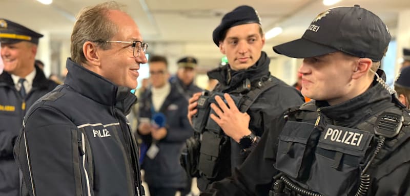 „Ist ja selten, dass mehr Polizisten im Bahnhof sind als Dealer“