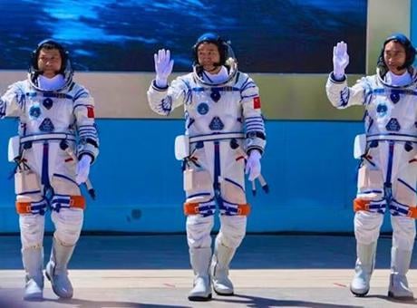 Uzayda 9 gündür mahsurlardı! Çinli astronotlar Dünya'ya döndü