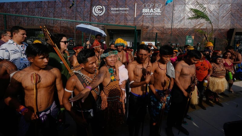 COP30 in Belém: Indigene Aktivisten blockieren Zugang zum Klimagipfel