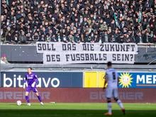 Fußball-Anhänger wehren sich: Fan-Proteste mit Schweigen und Plakaten gegen Politik