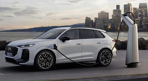 Audi allarga la famiglia Q3 con e-hybrid, la versione ibrida plug-in. Percorre 140 km in solo elettrico