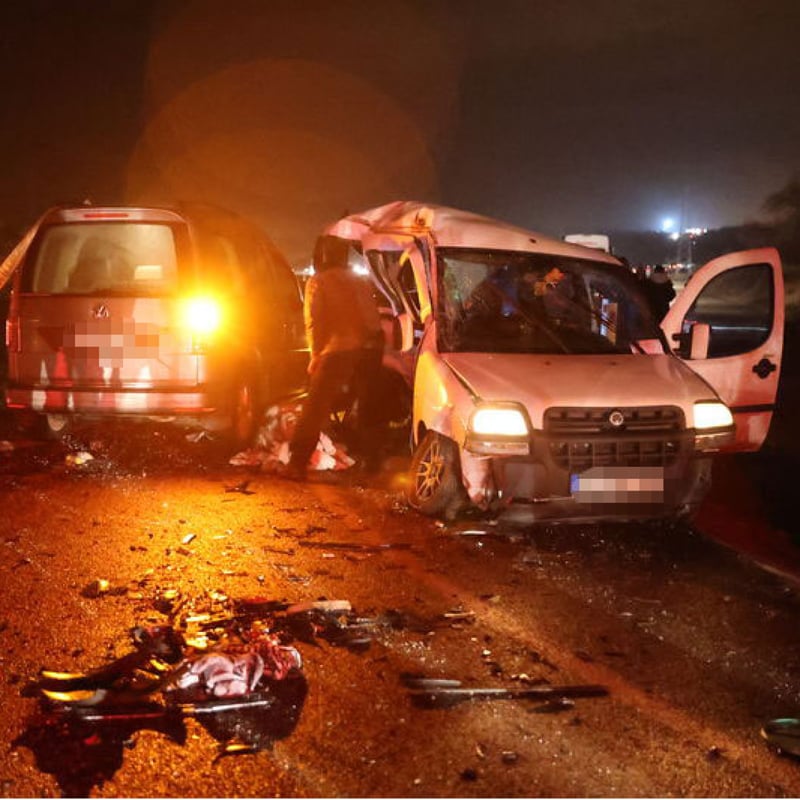 Yol kan gölüne döndü: 4 ölü, 5 yaralı!