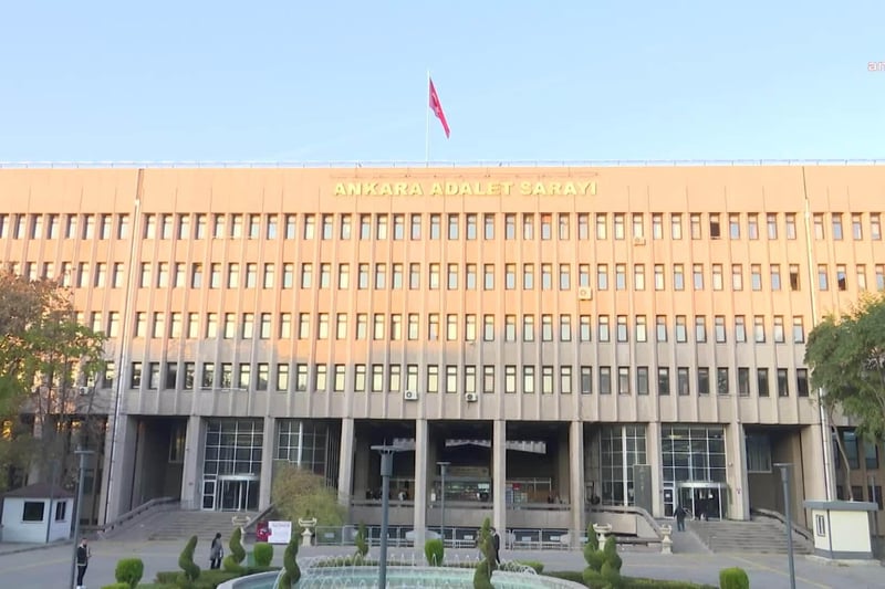 Hasarlı araçların şase numaralarını değiştirerek piyasaya sürenler tutuklandı