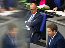 „Größter Haushalt ever“: Bundestag beschließt Etat für 2026 mit hohen Schulden