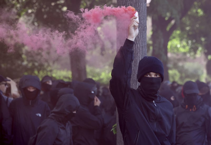 Bombes, fusillade contre un patron, attaques au marteau... Ces nébuleuses «antifas» européennes classées comme terroristes par Trump