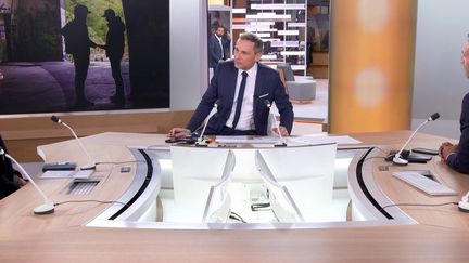 "Sur le terrain" du 20 novembre 2025 : faut-il punir ou légaliser la drogue pour mettre fin au narcotrafic ?