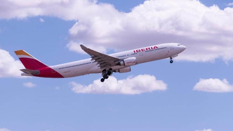 Iberia cancela sus vuelos a Venezuela ante “una actividad militar peligrosa” de EE.UU. en el Caribe