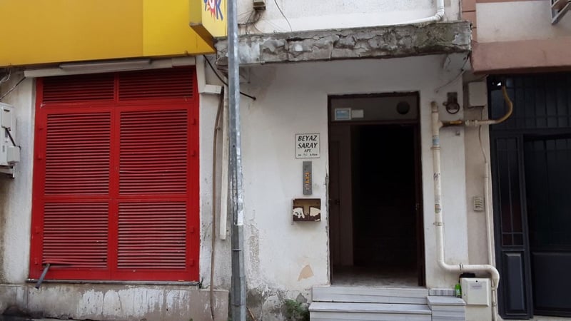 Kocaeli'de çatlak kolon paniği: 5 katlı bina boşaltıldı