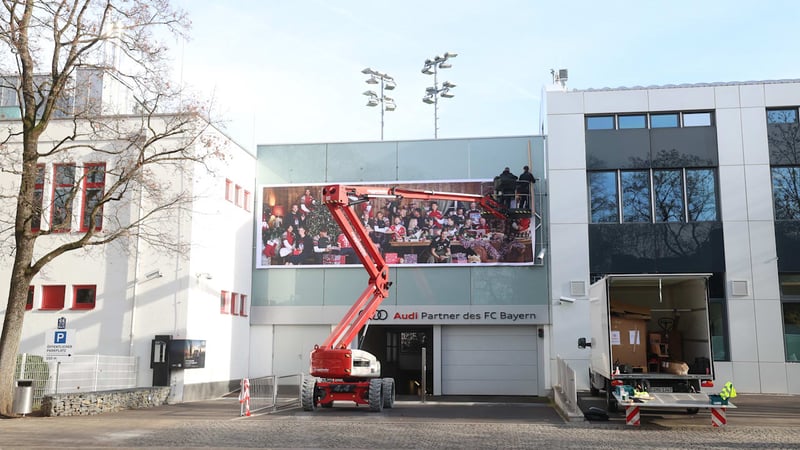 Mega-Foto an der Säbener Straße - Bei Bayern ist jetzt schon Weihnachten!