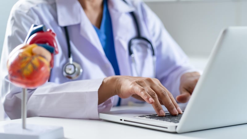 «On soigne les patients à l’aveugle» : des milliers de médecins touchés par une cyberattaque sur un logiciel médical
