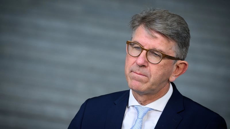 Liveblog Bundespolitik: Weimer trennt sich vorläufig von Verlagsanteilen