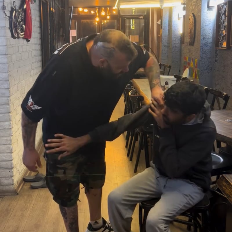 "Fenomen" çalışanını darp etti