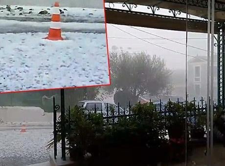 Kentte aniden bastıran dolu sürprizi! Her yer bir anda bembeyaz oldu