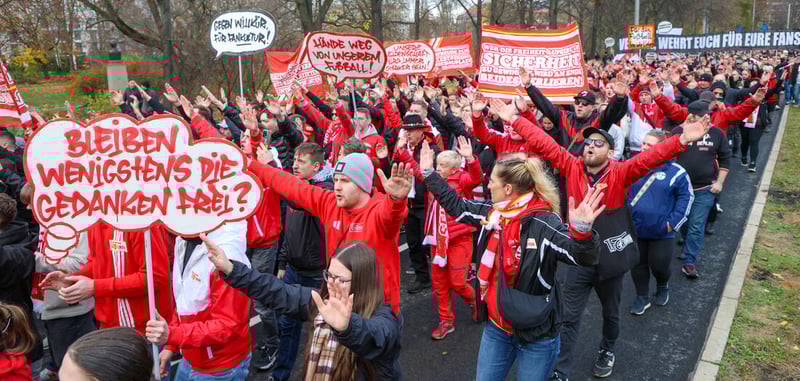 Sportbuch: Fußball, Chaos, Kapital