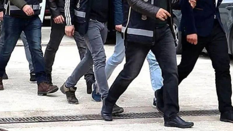 İzmir'de uyuşturucu operasyonu: 4 şüpheli gözaltına alındı